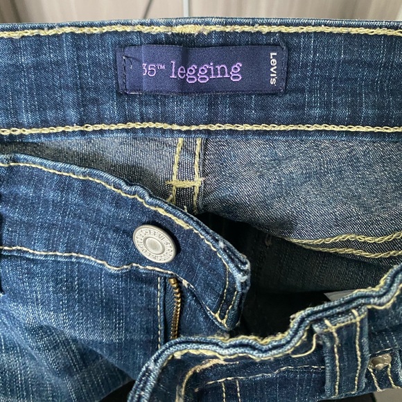 Levis Jeans - Picture 3 of 5